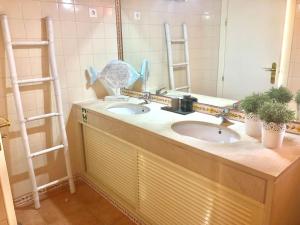 Un baño de Sea Breeze Golf & Beach Villa