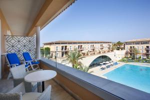 Bazén v ubytování Grupotel Playa de Palma Suites & Spa nebo v jeho okolí