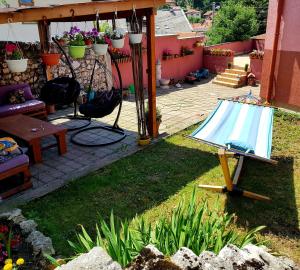 BTO Holiday Home tesisinin dışında bir bahçe