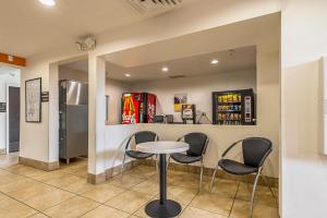 A kitchen or kitchenette at Motel 6 Indianapolis North