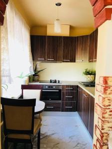 Una cocina o kitchenette en Ventspils Center Apartment