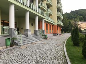 a cobblestone street in front of a building at Slunecni Lazne Apartments in Karlovy Vary