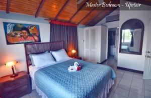 Tempat tidur dalam kamar di Moon San Villa at the Blue Lagoon