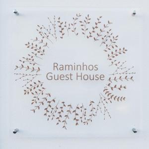 un cartello con le parole "Raininators Guest house" di Raminhos Guest House a Vila Nova de Milfontes