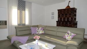 Ane Apartment tesisinde bir oturma alanı