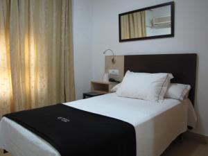 Giường trong phòng chung tại Hotel Room