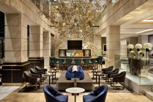 Ruang duduk di Fairmont Washington DC Gold Experience