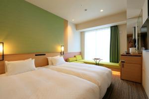 Cama ou camas em um quarto em Candeo Hotels Hiroshima Hatchobori