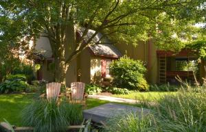 A garden outside The Lancaster Bed and Breakfast