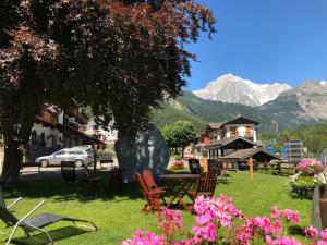 O vedere generală la munți sau o vedere la munte luată de la acest hotel