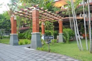 Сад в Palm Beach Hotel Bali