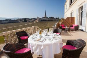 A balcony or terrace at Château & Spa de la Cueillette