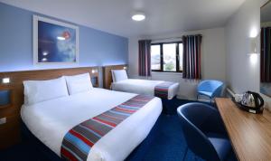 Кровать или кровати в номере Travelodge Waterford