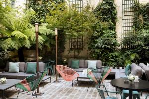 A garden outside Hôtel Saint-Marc