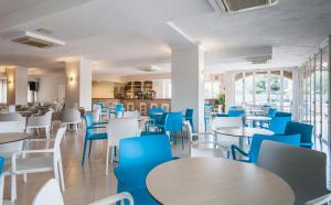 Um restaurante ou outro lugar para comer em BLUESEA Costa Verde