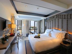 Tempat tidur dalam kamar di Riva Surya Bangkok