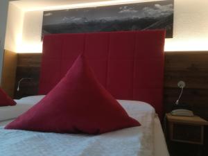 A bed or beds in a room at Hotel L'Ideale