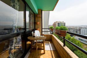 Balkon ili terasa u objektu Amazing Comfy Flat with Balcony by Host Wise