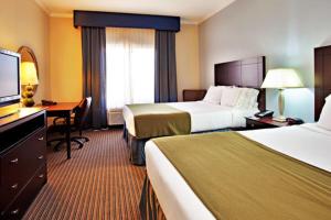 Krevet ili kreveti u jedinici u objektu Holiday Inn Express Hotel & Suites New Iberia - Avery Island, an IHG Hotel