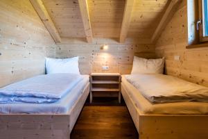 A bed or beds in a room at Camping Chalet Salten