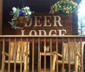 Foto de la galería de Deer Lodge en Red River