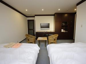 Gulta vai gultas numurā naktsmītnē Awajishima Hotel Lodge GREEN COZY