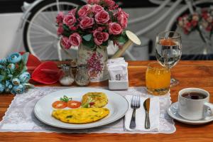 Makanan di atau di tempat lain dekat guest house