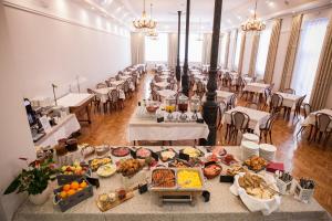 Makanan di atau berdekatan hotel