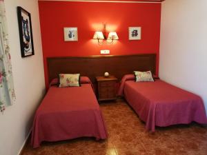 Una cama o camas en una habitación de Hostal Maestre