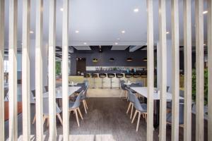 Um restaurante ou outro lugar para comer em Planet Hotels ONE