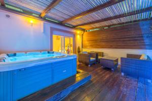 Gambar di galeri bagi Alena Luxury apartment with jacuzzi di Split