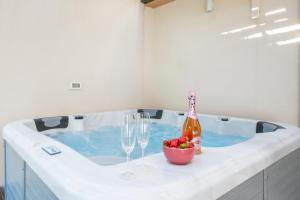 Gambar di galeri bagi Alena Luxury apartment with jacuzzi di Split