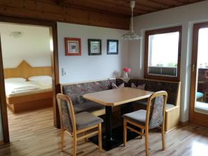 A bed or beds in a room at Haus Salzachblick