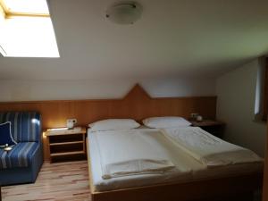 A bed or beds in a room at Haus Salzachblick