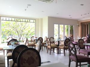 A restaurant or other place to eat at Kitlada Hotel Udonthani