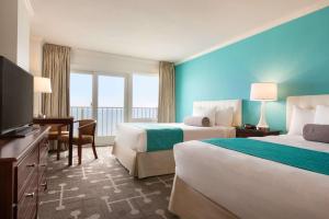 Tempat tidur dalam kamar di Howard Johnson Plaza by Wyndham Ocean City Oceanfront