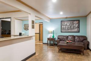 A seating area at Super 8 by Wyndham Tucumcari