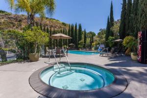 Piscina a Days Inn by Wyndham San Diego Hotel Circle o a prop