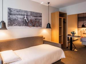 Llit o llits en una habitació de ibis Styles Dinan Centre Ville