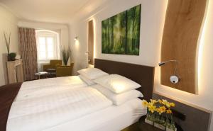 Giường trong phòng chung tại Altstadt-Hotel Passau