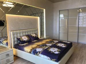 เตียงในห้องที่ Luxury Apartment in Downtown, Near River Esplanade