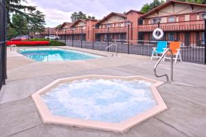 Басейн в или близо до Villa Motel at Manitou Springs