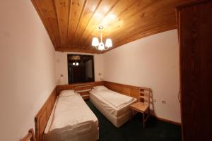 מיטה או מיטות בחדר ב-Honey Apartment - new, luxurious and cosy