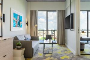 TV i/ili multimedijalni sistem u objektu Hyde Suites Midtown Miami