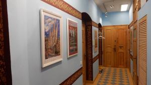 a hallway with paintings on the walls of a house at Ferienwohnung Freiberg, Chemnitzer Straße in Freiberg