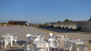 Um restaurante ou outro lugar para comer em Manta Rota Beach Haven