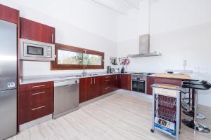 A kitchen or kitchenette at Es Serral