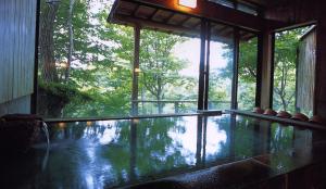 สระว่ายน้ำที่อยู่ใกล้ ๆ หรือใน Wakaki Ryokan - Nasu Yumoto Onsen