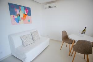 Uma área de estar em Apartamentos Pinhão