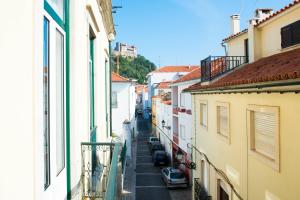 El barrio en el que está el hostal o un barrio cercano